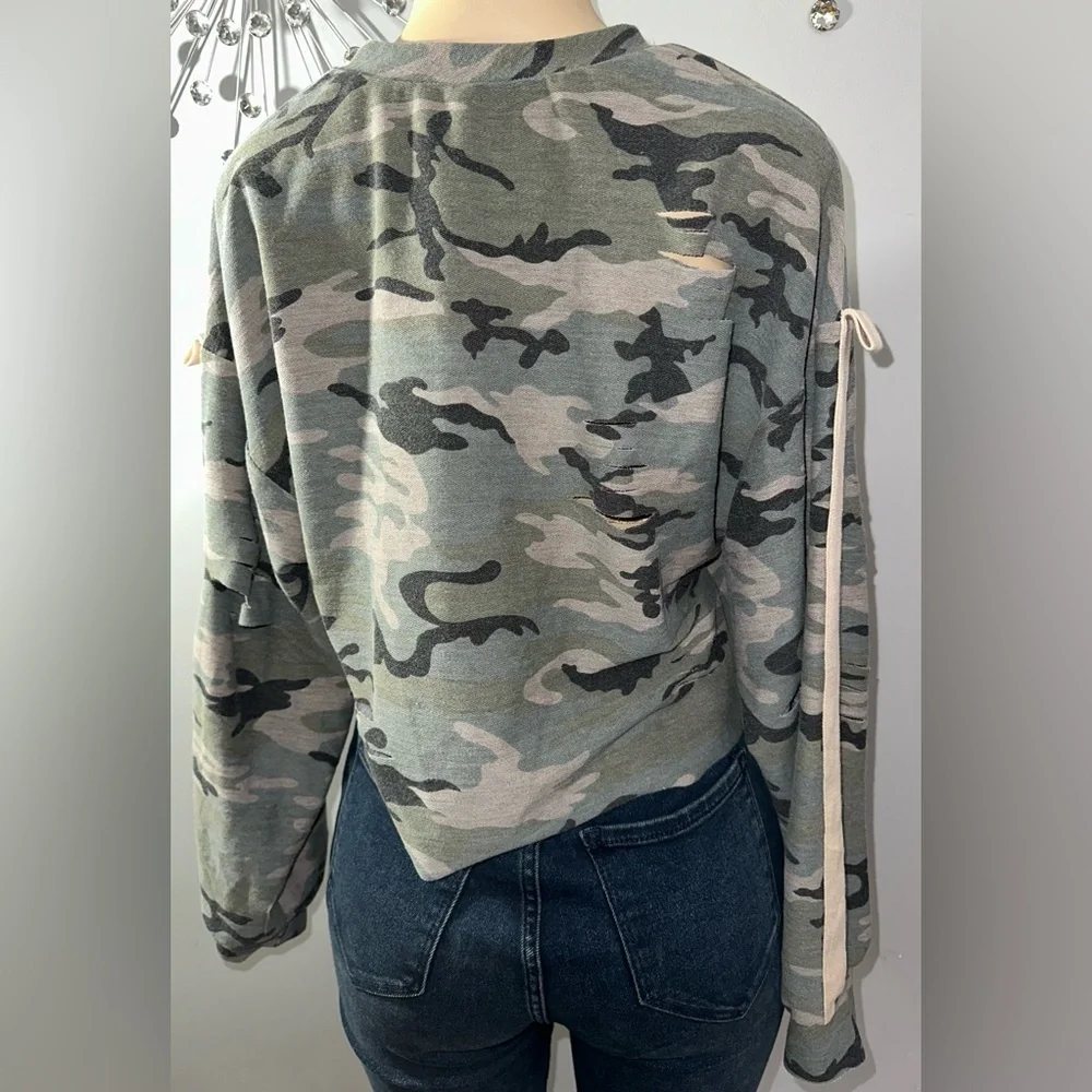 Dance & Marvel Green Camo Ripped Style Crop Top‎ - Picture 5 of 16